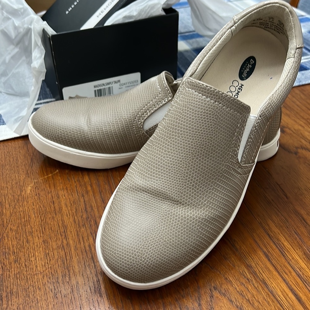 Dr. Scholl’s Madison slip-on Simply Taupe 8.5 M. Memory Foam Cool Fit insoles.